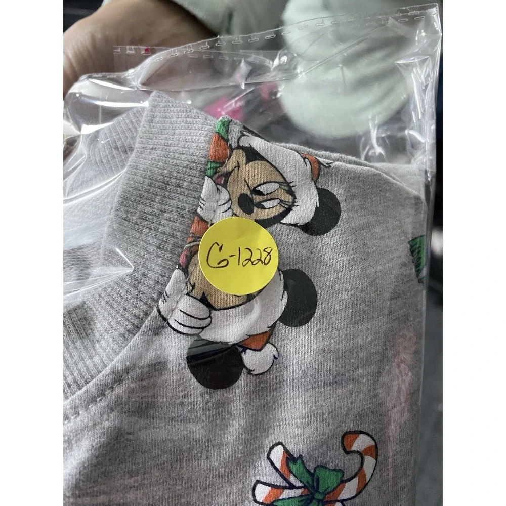 Disney Mickey And Minny‎ Christmas Sweatshirt